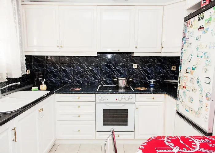 Sunny Apartment Near Metro Station