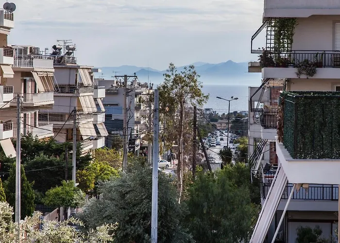 Sunny Apartment Near Metro Station