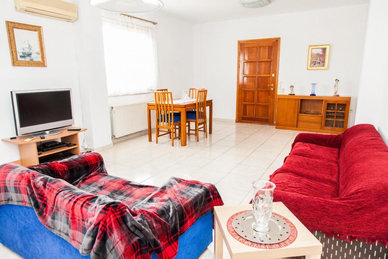 Apartment Sunny Near Metro Station *